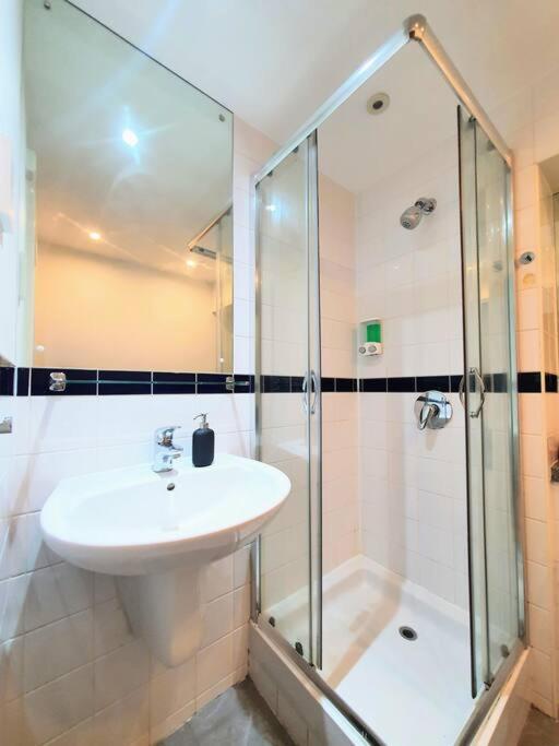 Contemporary Modern Studio Apartment - City Centre เบอร์มิงแฮม ภายนอก รูปภาพ