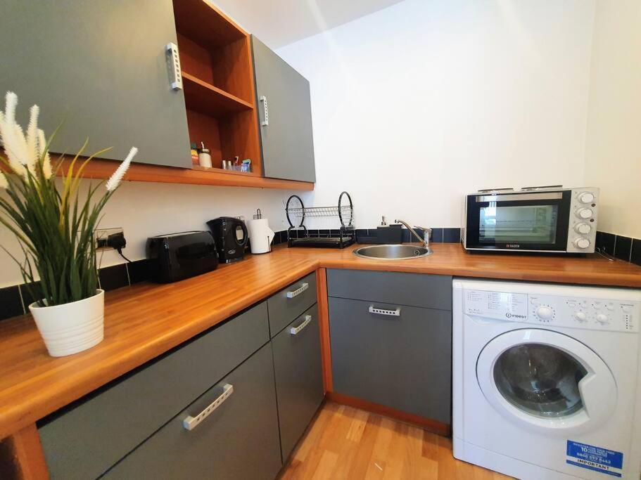 Contemporary Modern Studio Apartment - City Centre เบอร์มิงแฮม ภายนอก รูปภาพ